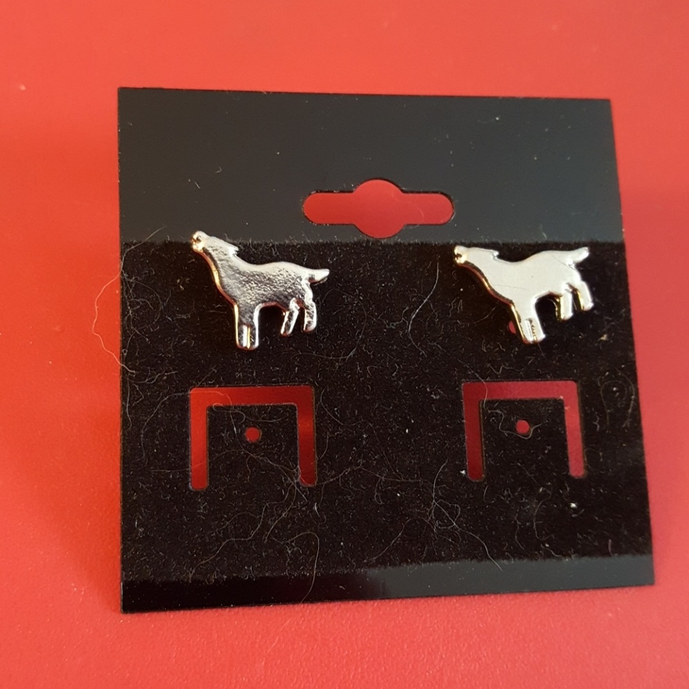 Howling wolf earrings